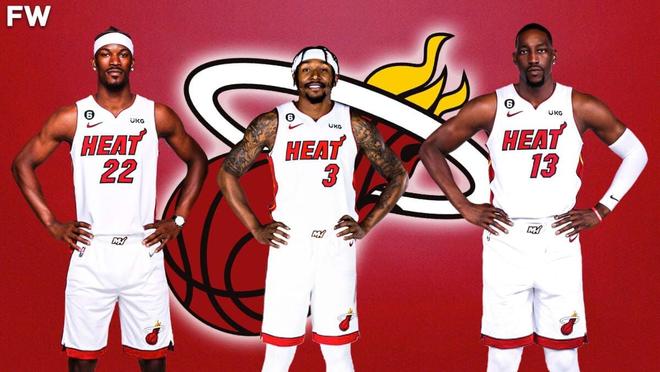 时间刚刚好！付豪底线持球强攻 转身勾手压哨命中（恰到好处！付豪底线强突转身勾手压哨命中）