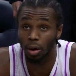 斯洛特执教利物浦遭遇挑战，进攻防守问题突出，萨拉赫争议，压力倍增。（斯洛特在利物浦帅位承压：攻防失衡、萨拉赫风波、重压陡增）