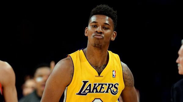 TA：曼城的防守相当稳固；皇马终于踢出了一场有内容的比赛（TA：曼城防守稳如磐石，皇马终于踢出一场有质量的比赛）