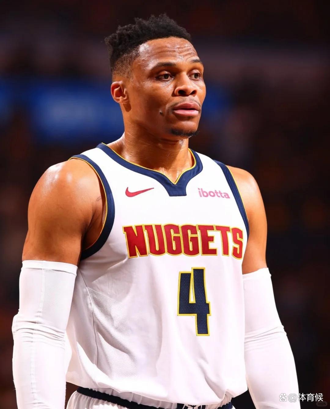 足球断球的最佳时机是什么？（足球抢断的最佳时刻是什么？）