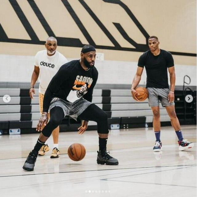 阿莫林：不会说借鉴了哪支球队的定位球战术，我们是博采众长（阿莫林：定位球并非照搬任何球队，我们融合各家所长）