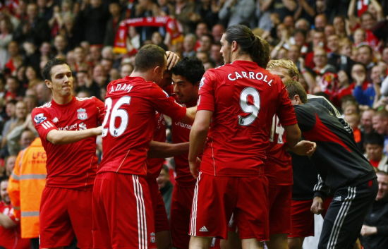 库里尝试用高尔夫球投洞，看起来比他投三分难多了（库里挑战高尔夫球进洞，竟比他投三分难多了）