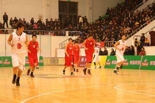 萨格斯：尽全力给布伦森的进攻制造阻力 尽量少送他上罚球线（萨格斯：全力限制布伦森进攻，尽量不给他罚球机会）