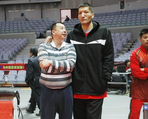 镜报：英超俱乐部密切关注维尼修斯，曼联利物浦都曾对他有意（镜报：英超多队关注维尼修斯，曼联、利物浦均曾有意）