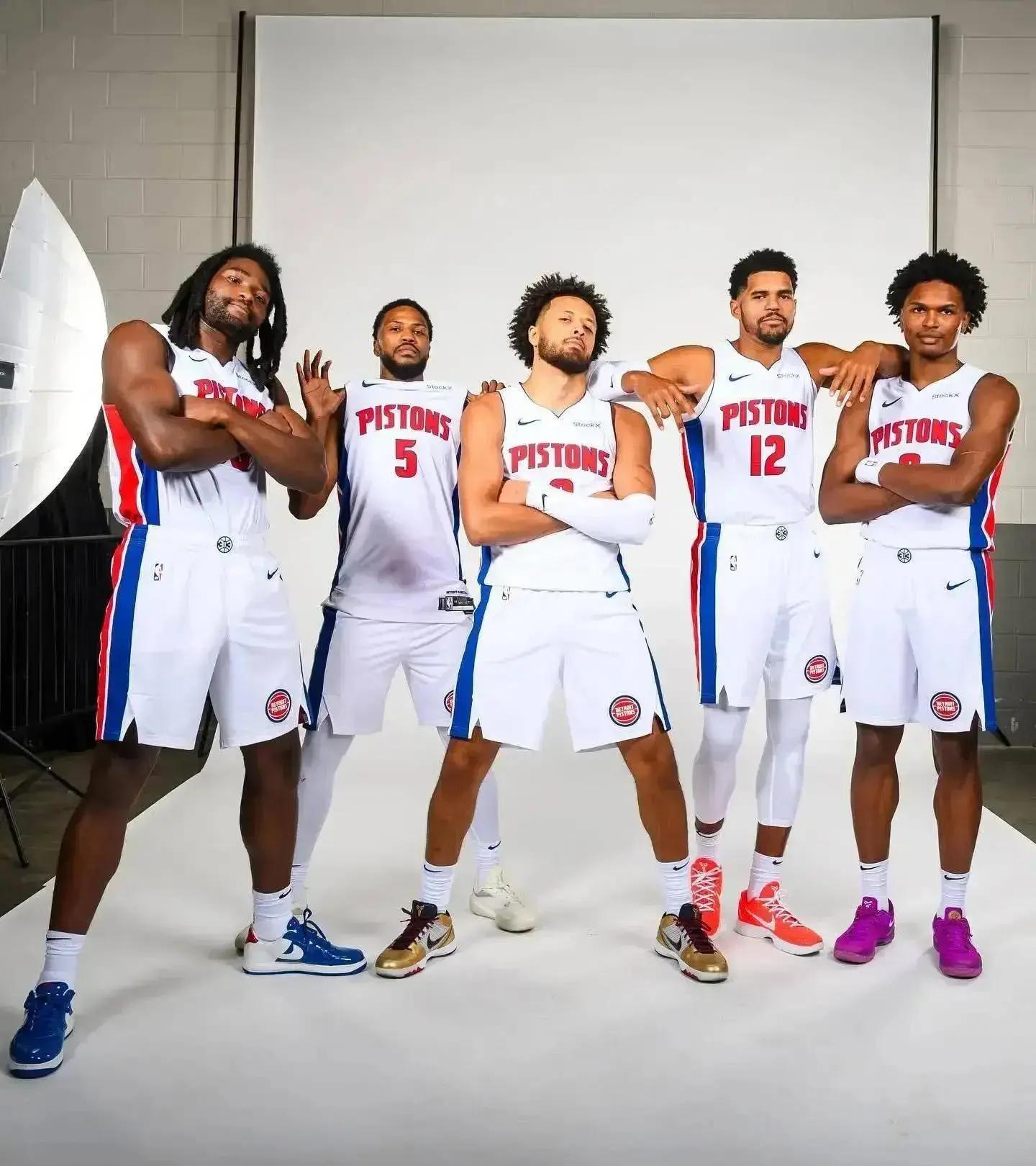 WTT年终总决赛：“莎头”3-2险胜中国香港组合晋级（WTT年终总决赛：“莎头”五局鏖战3-2险胜中国香港组合，惊险晋级）