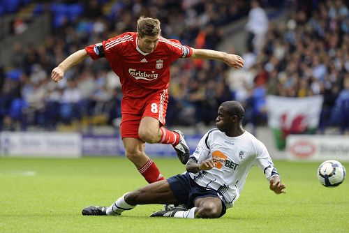 独领风骚，目前欧冠前8球队英超占4席，其余四大联赛各出1队（欧冠八强英超占据半壁江山，其余四大联赛各仅一队晋级）