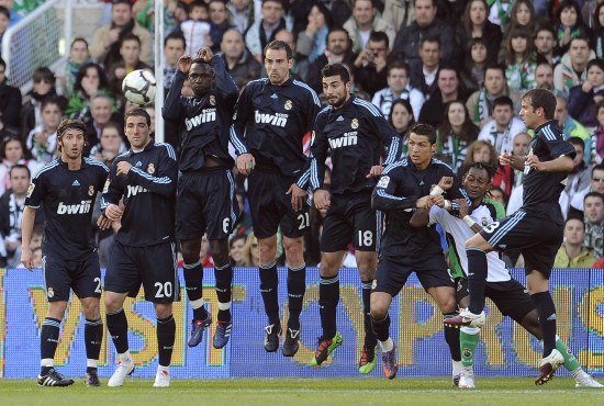 NBA公布最新一期MVP榜：约基奇、亚历山大和东契奇前三（NBA最新MVP榜出炉：约基奇、亚历山大、东契奇位列前三）