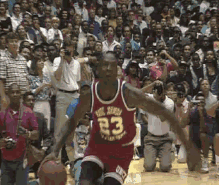 半场战报：尤文2-1卡利亚里，伊尔迪兹双响，弗拉霍维奇伤退（半场快讯：尤文暂2-1领先卡利亚里，伊尔迪兹梅开二度，弗拉霍维奇因伤离场）